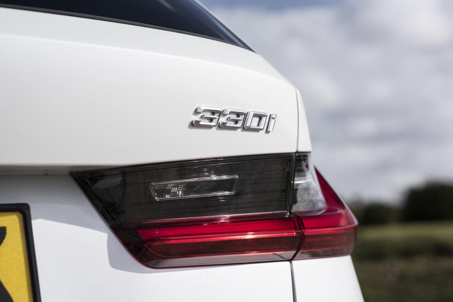 Детали экстерьера BMW 330i Touring M Sport (G21) 2019 года  (UK) (фото 20 из 32)